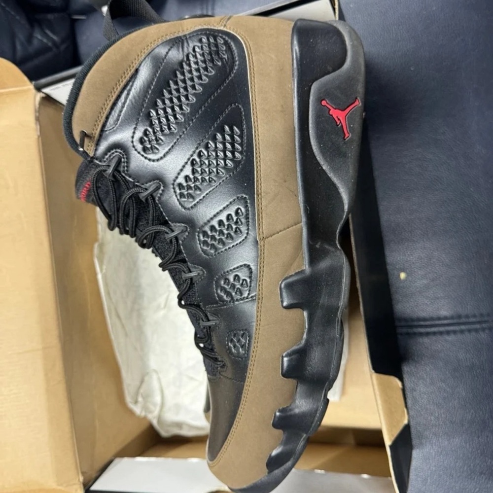 Jordan retro 9 olive , great shape size 13